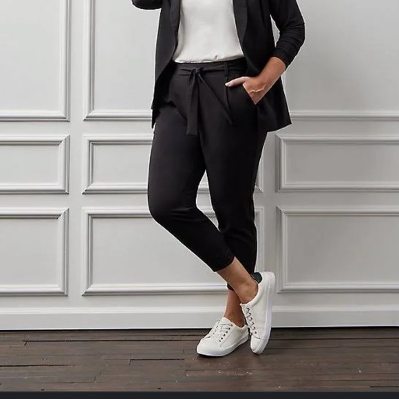 New TORRID 4X 4 black tapered leg pants Plus 26 - Picture 5 of 5